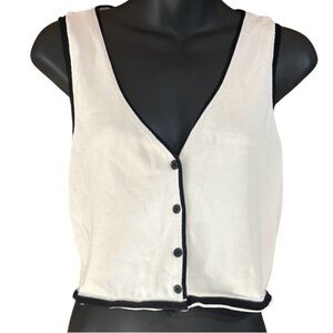 Oak + Fort black trim white crop top, likely a sweater vest small women’s